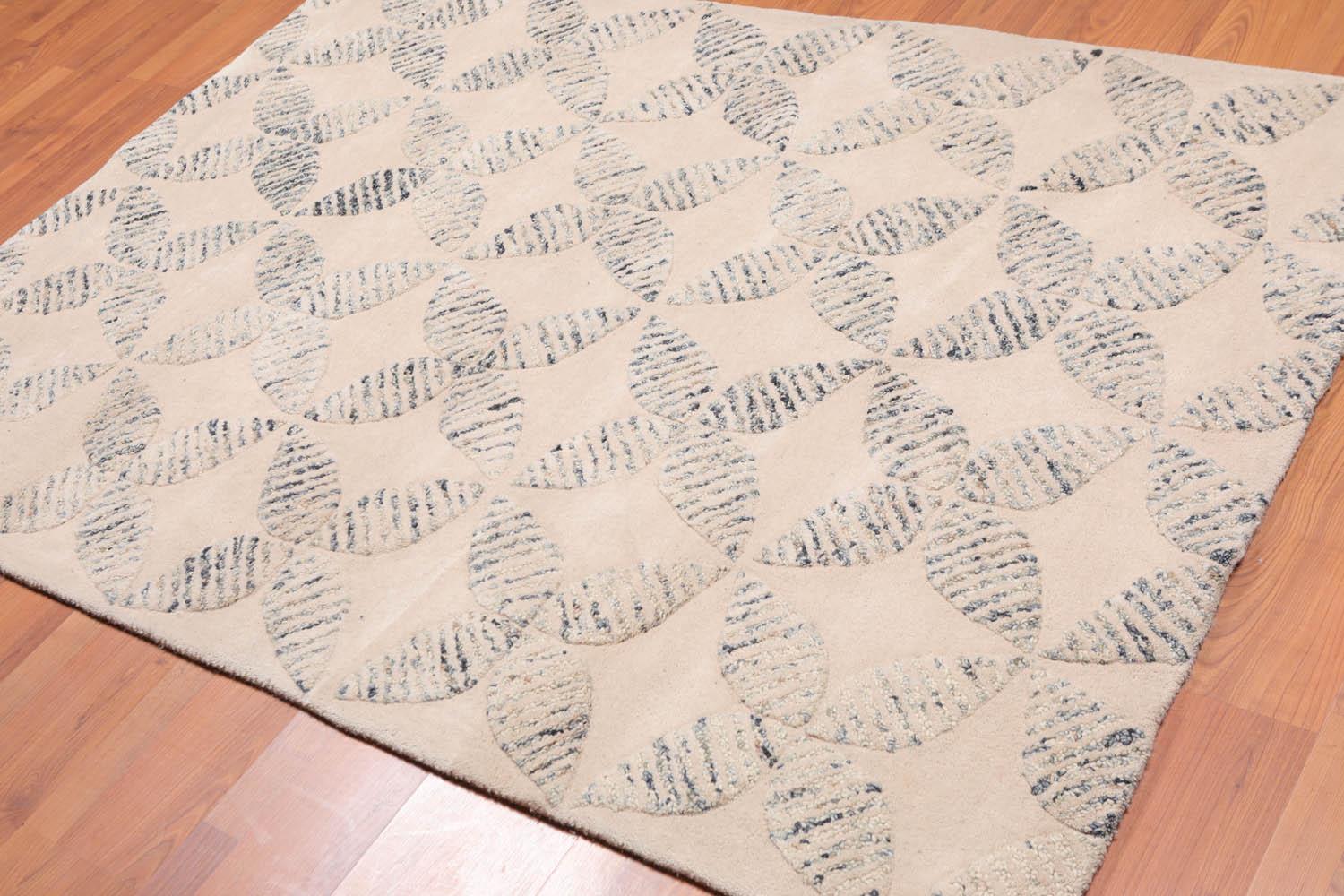 Low Loop Rug 4'8