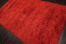 LoomBloom 5x8 Red Hand Woven Contemporary Shag Area Rug crafted from Solid Wool